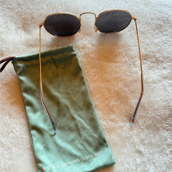 WearMe Pro Unisex Black & Gold Sunglasses - Picture 3 of 7